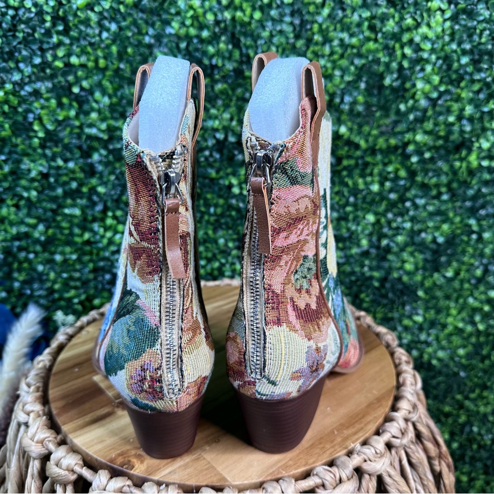 NWT Vintage Floral jacquard tapestry western Boot- vegan leather New Kaiya boots - Picture 12 of 16
